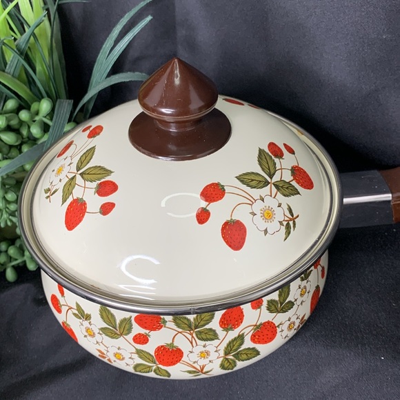 Vintage Sheffield strawberries & cream 1 1/2 quart sauce pan with lid - Picture 2 of 10